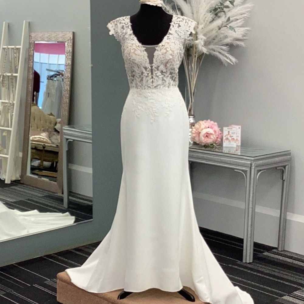 Simple Wedding Gown #5611